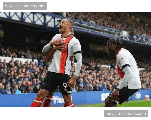 伯恩利狼队降级形势悲观 阵容深度不足成保级最大障碍